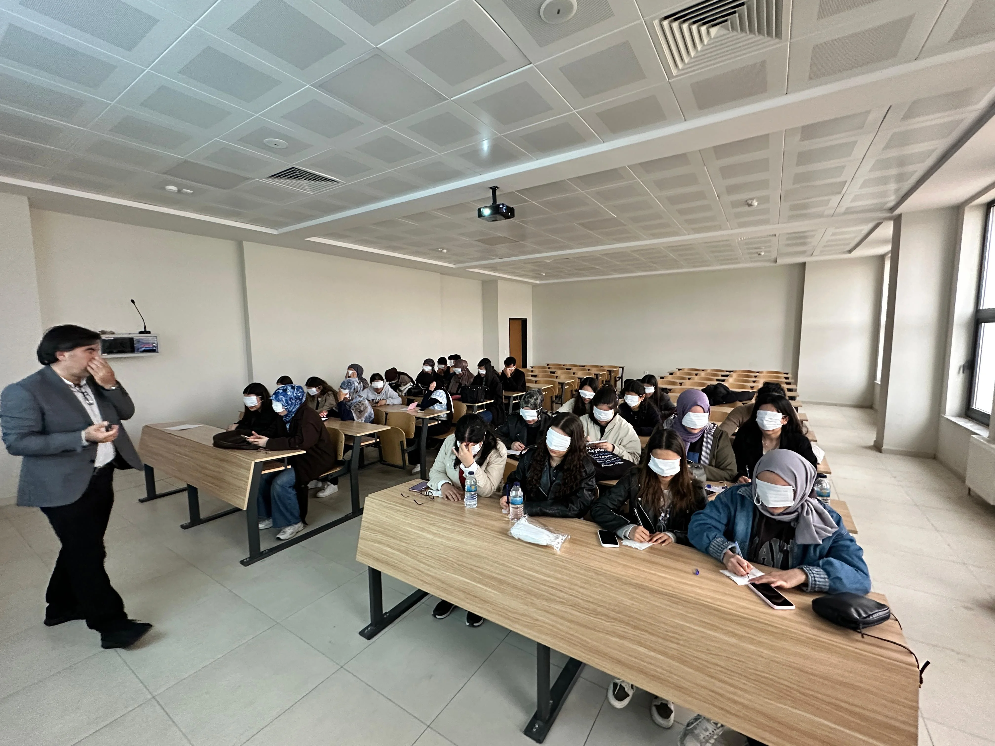 Kulu Sağlık Bilimleri Fakültesi Akademik-İdari Personeli ve Öğrencilere Yönelik Seminer Gerçekleştirildi